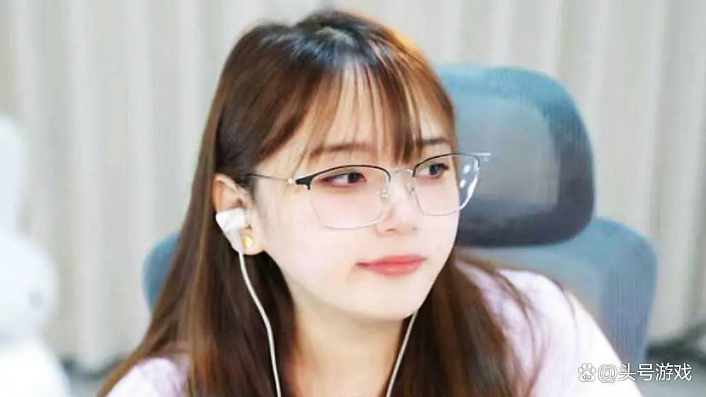 赢翻网 前LOL一姐时隔3年回归，被粉丝要求直播游戏，直言：饿死都不想再打LOL！
